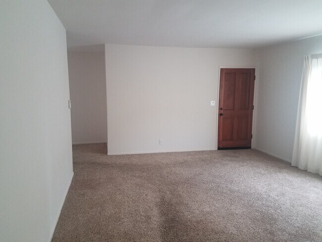 Building Photo - 121 Paseo De La Concha