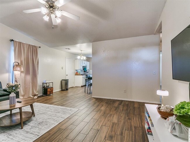 Building Photo - 414 English Elm Ln