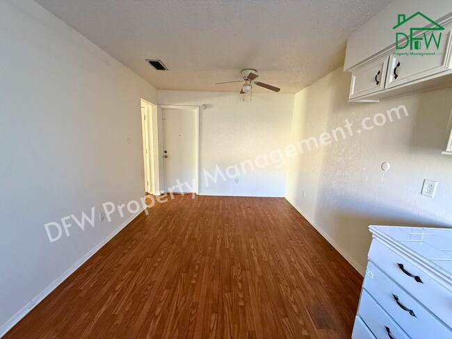 Building Photo - 1021 Pleasant Valley Ln