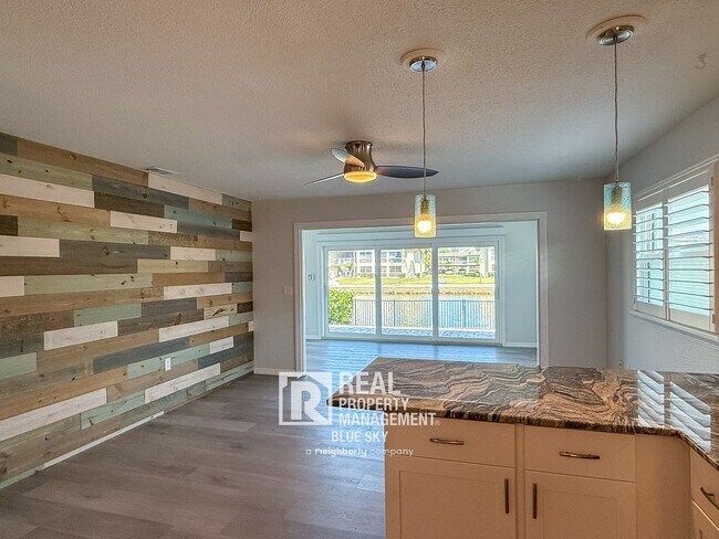 Building Photo - 4717 Floramar Terrace