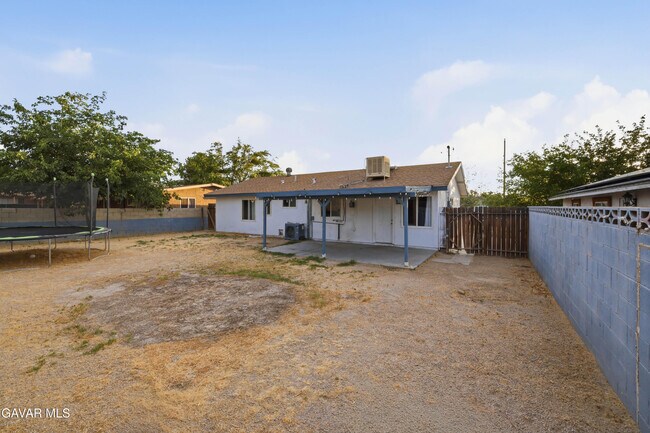 Building Photo - 38466 Sumac Ave