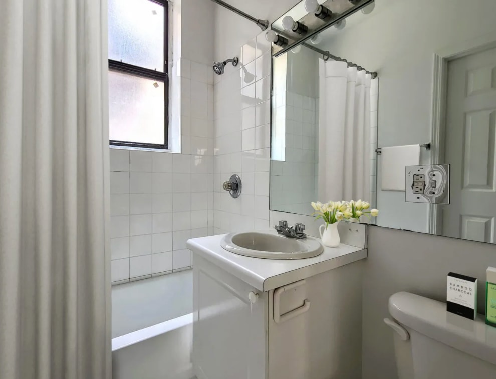 Building Photo - 917 W Dakin St