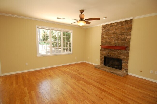 Building Photo - 340 Tall Timbers Dr