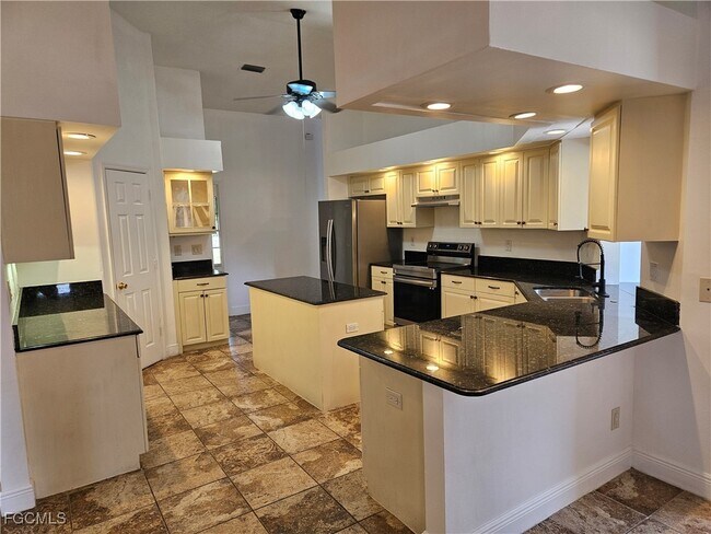 Building Photo - 713 Palmetto Ave