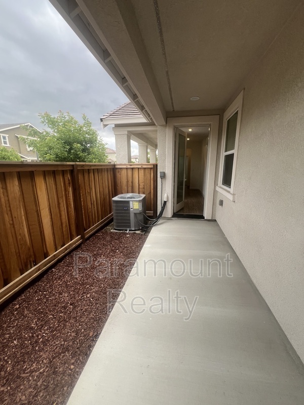 Building Photo - 1819 Chandler Dr