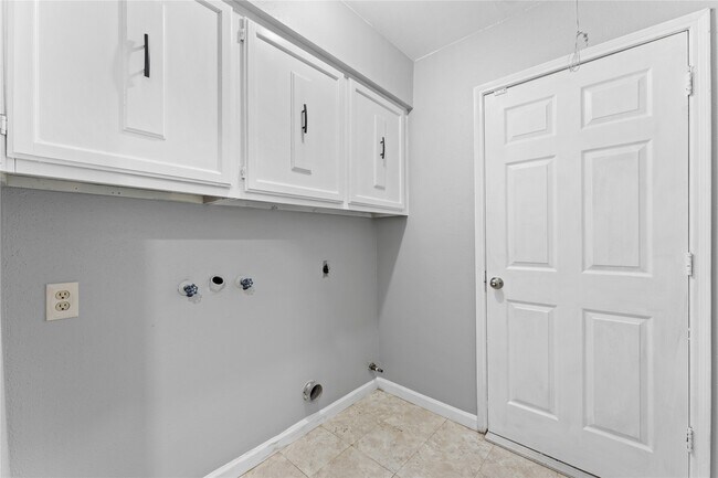 Building Photo - 815 Pebbleshire Dr