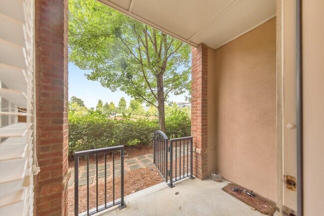 Building Photo - 901 Abernathy Rd NE