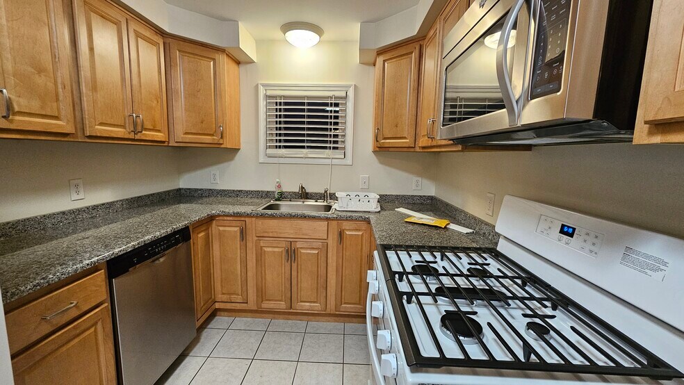 Building Photo - 667 Indian Church Rd