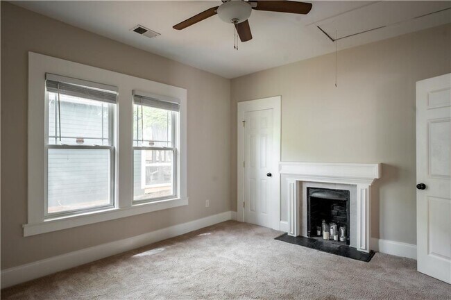 Building Photo - 875 Oakhill Ave SW
