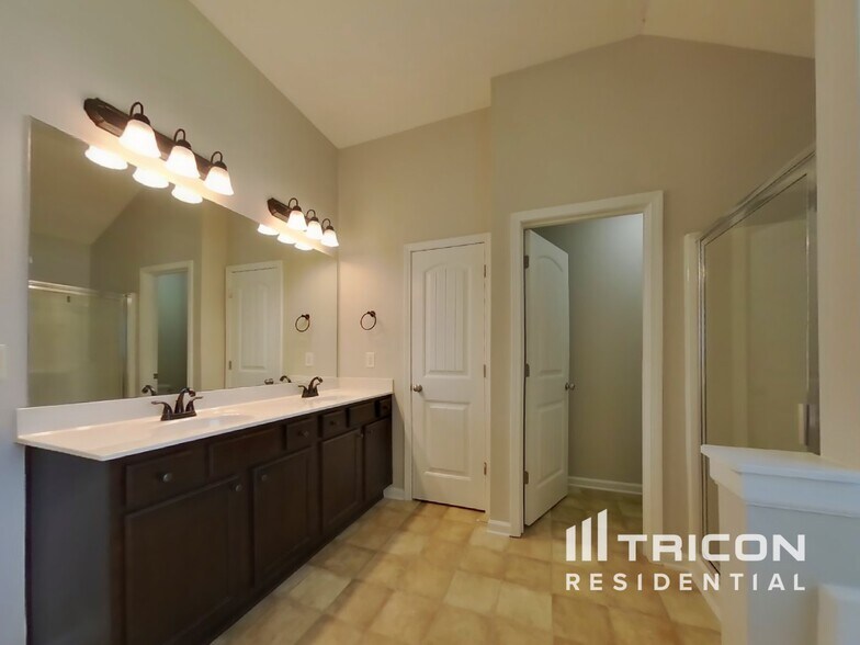 Building Photo - 147 Cherokee Reserve Cir