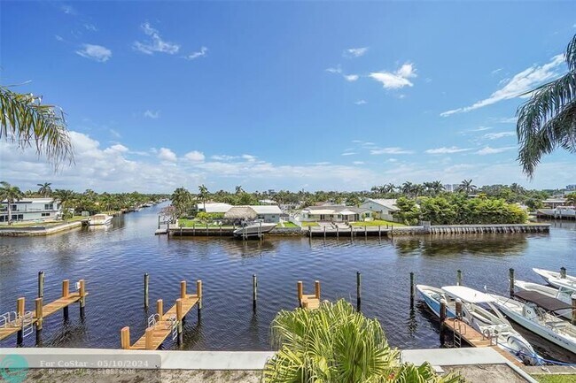 Building Photo - 1100 SE 5th Ct