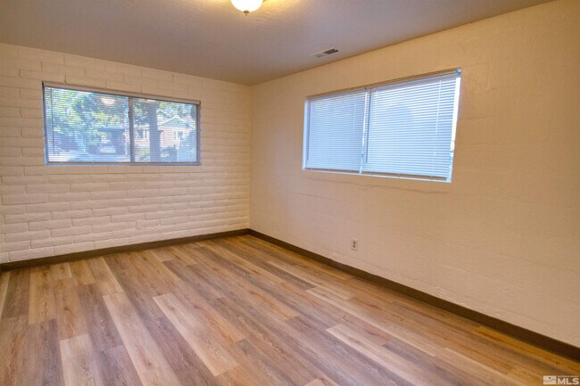 Building Photo - 1036 Bell St