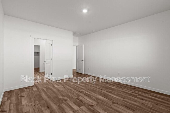 Building Photo - 15307 Cloud Crst Ave
