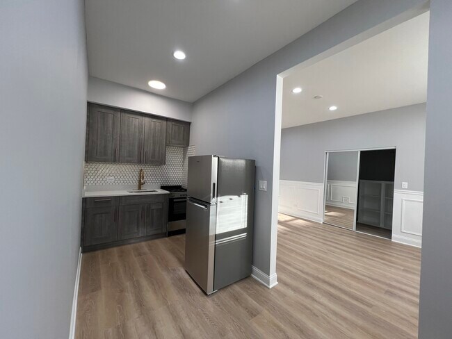 Building Photo - 4427 N Seeley Ave