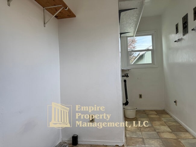 Building Photo - 155 Birch St