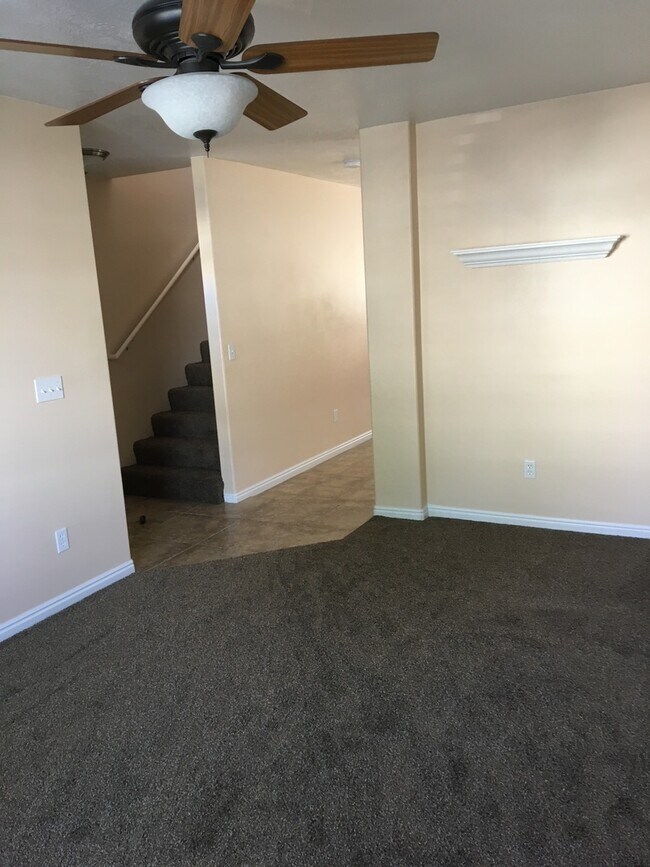 Building Photo - Nice Home in Quiet Community