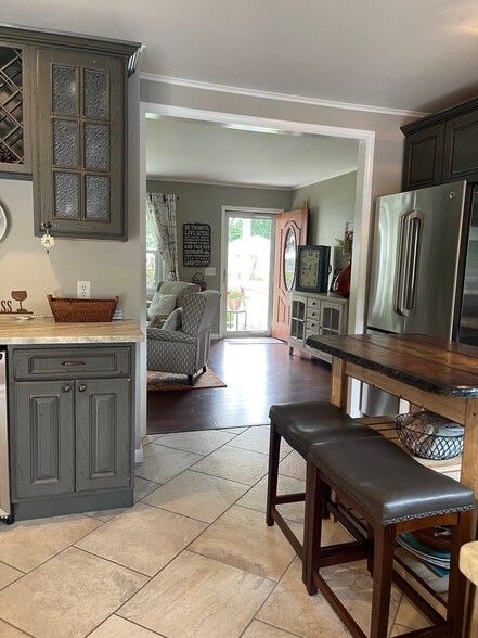 Building Photo - 14 Clark St