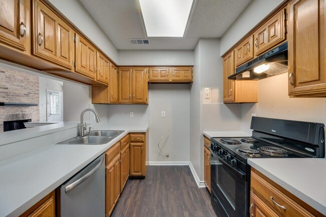 Building Photo - 620 Via Miramonte