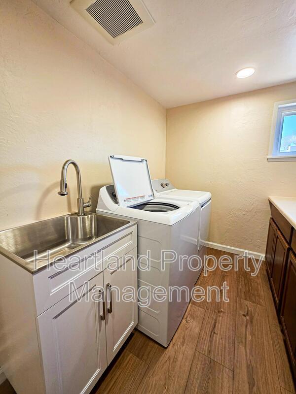 Building Photo - 640 Claydelle Ave