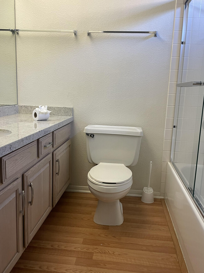 Second Bed Bathroom - 44425 Kings Canyon Ln