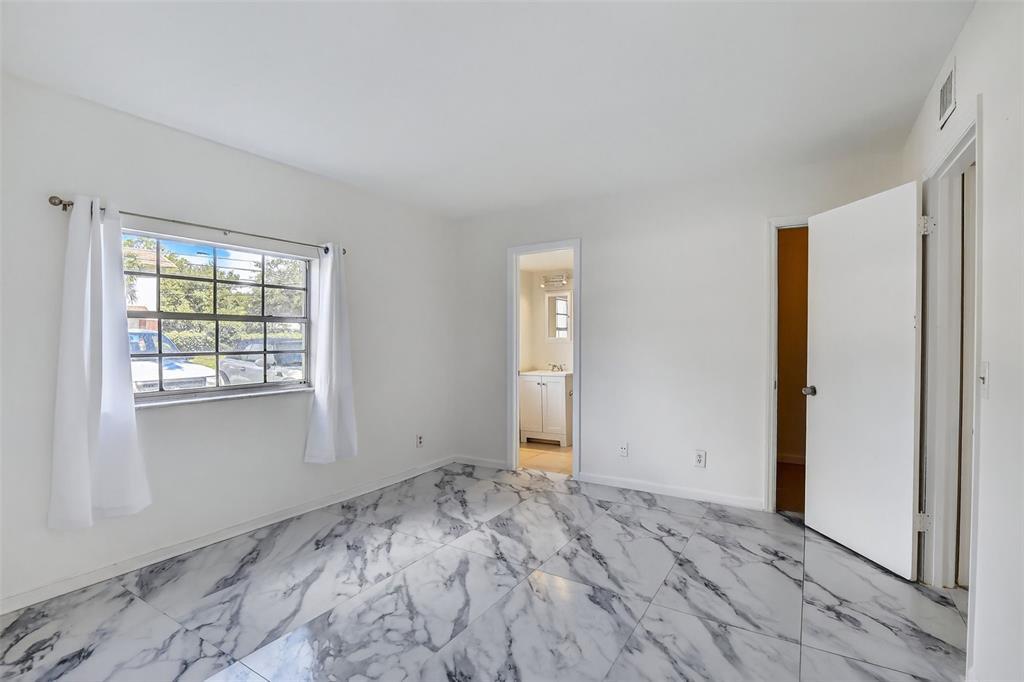 Building Photo - 1405 Miami Rd