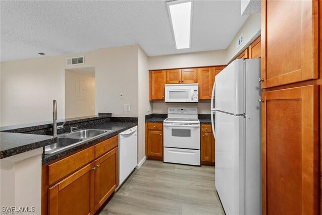 Building Photo - 13545 Eagle Ridge Dr