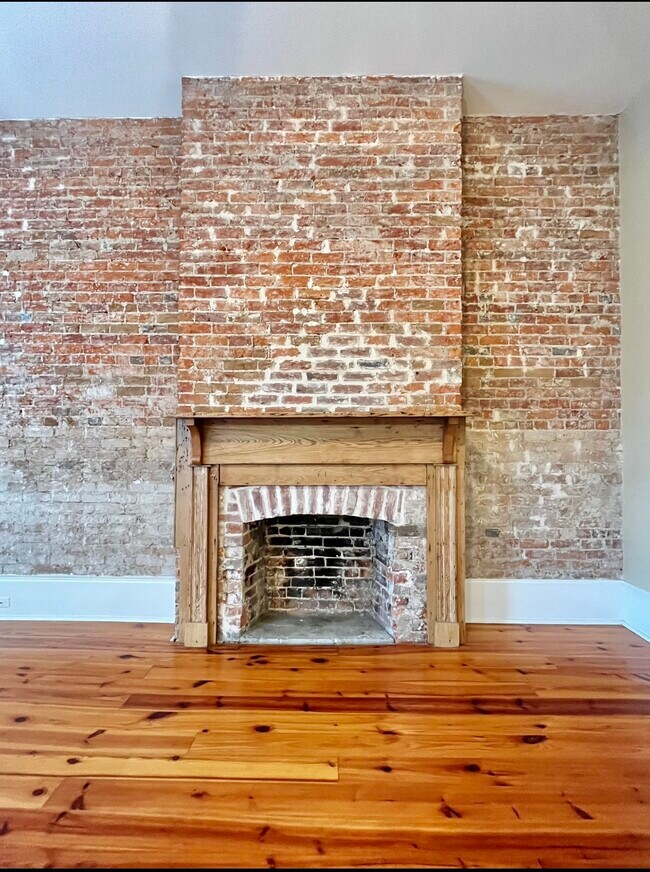 Building Photo - 800 St Charles Ave