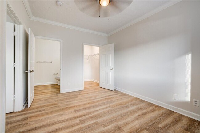 Building Photo - Evansville, IN**** Crown Moulding**** 2 Be...