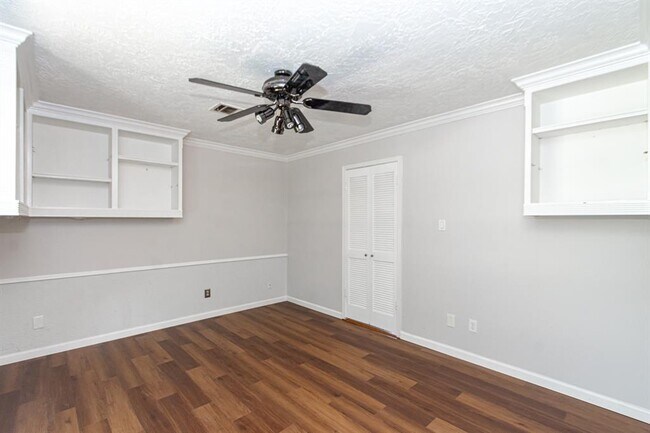 Building Photo - 5414 Forest Timbers Dr
