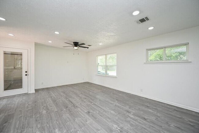 Building Photo - 5233 W 43rd St