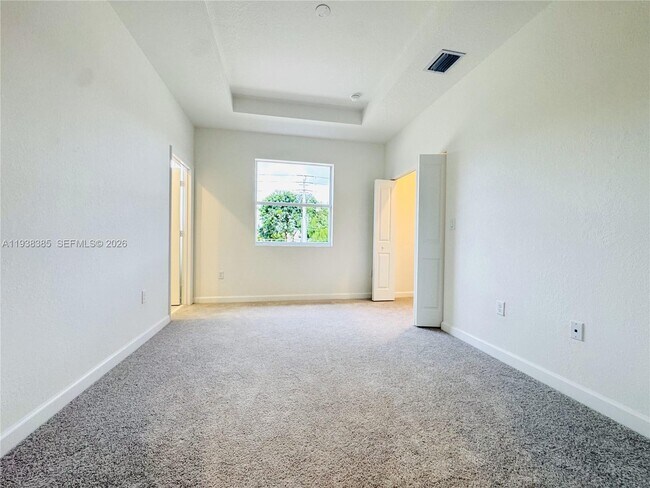 Building Photo - 223 NW 11th Ct