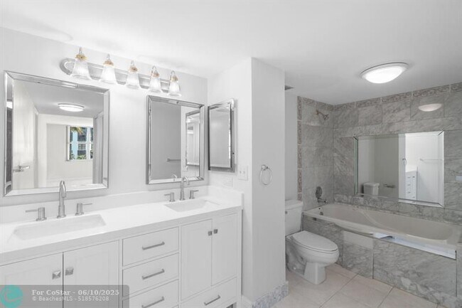 Building Photo - 1149 Hillsboro Mile