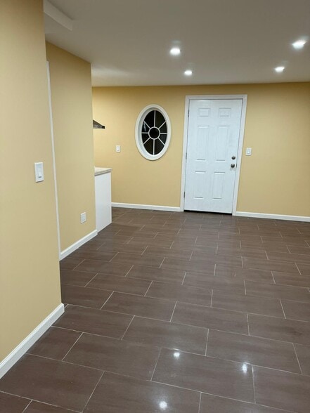 Building Photo - 5 View Ct