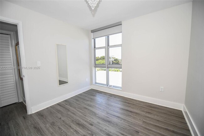 Building Photo - 8305 Crespi Blvd