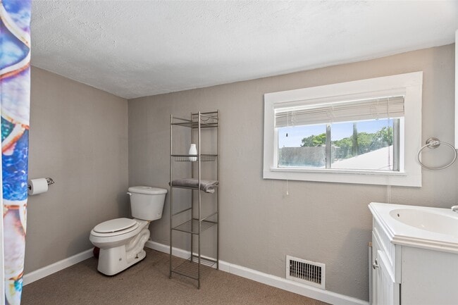Building Photo - 4820 Palmetto St