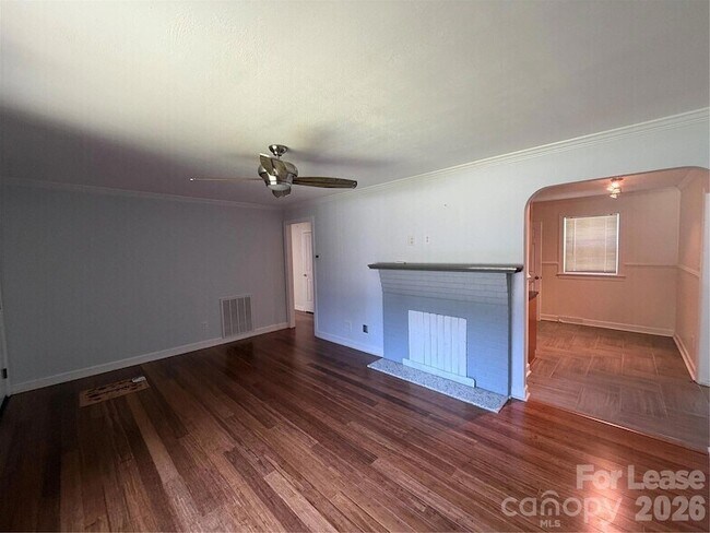 Building Photo - 637 Hartness Rd