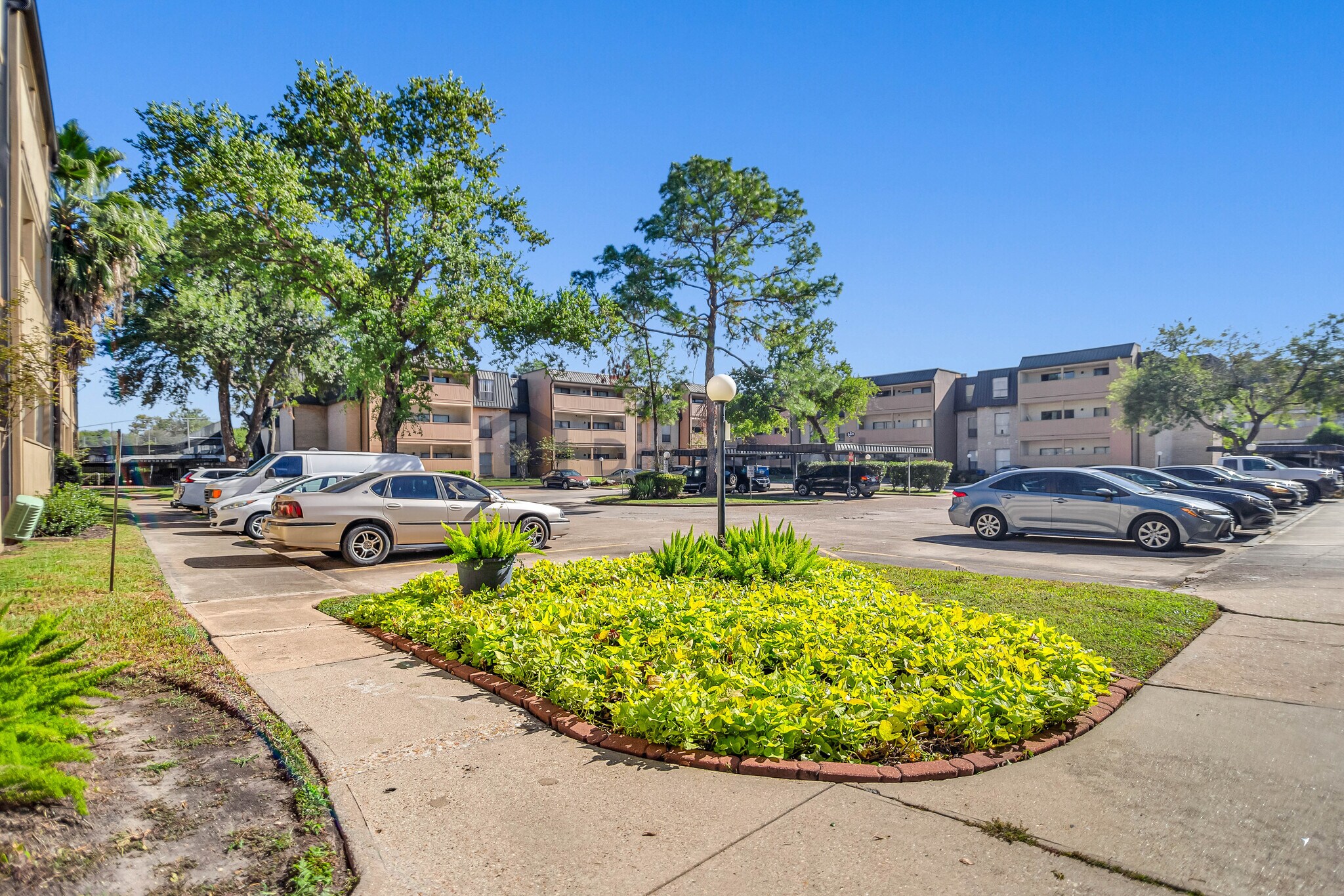 Building Photo - 8415 Hearth Dr