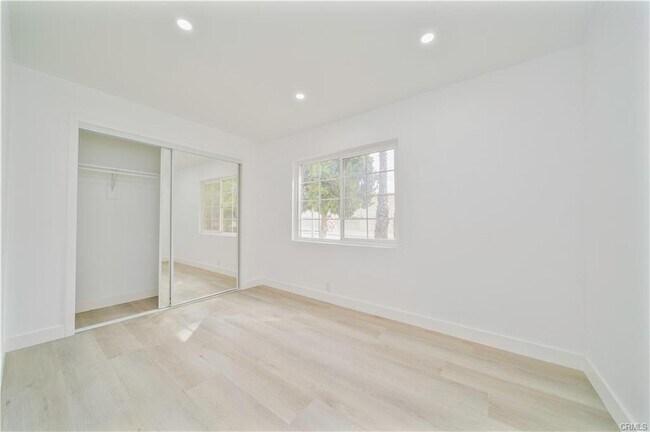 Building Photo - 147 E Central Ave