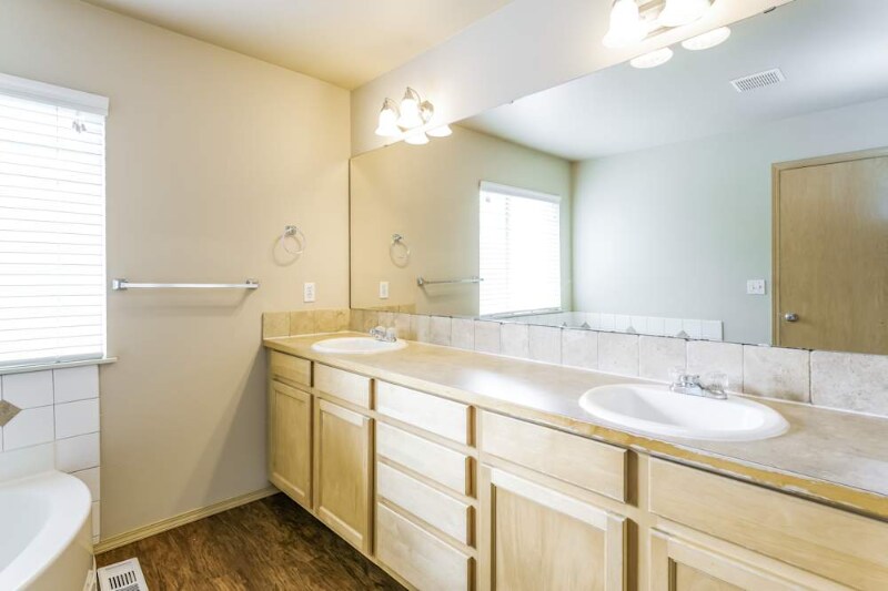 Building Photo - 7581 89th Pl NE