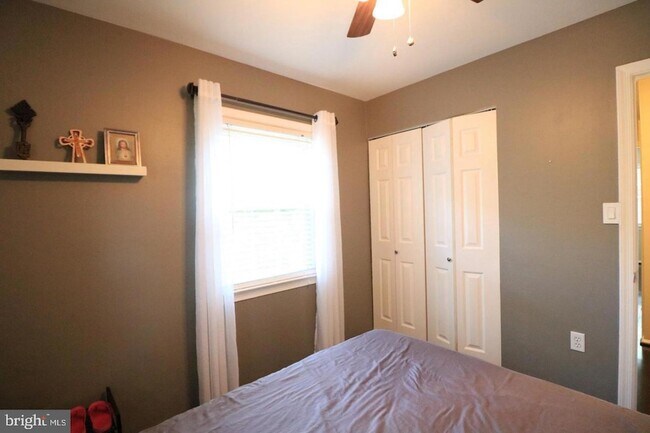 Building Photo - 748 Azalea Dr