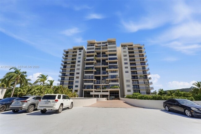 Building Photo - 801 N Venetian Dr