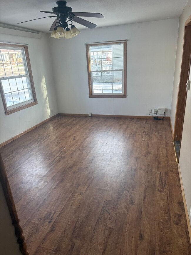 Building Photo - 2 bed 1 bath house