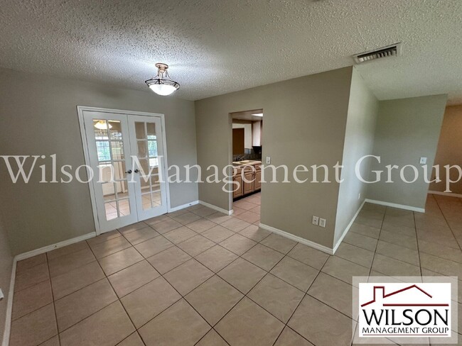 Building Photo - 620 Lakespur Ln