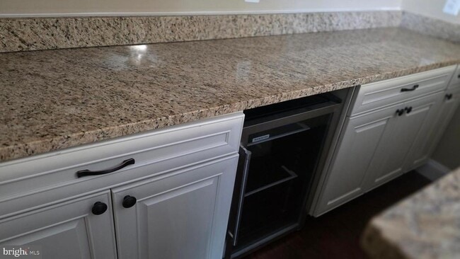 Building Photo - 1246 Quaker Ridge Dr