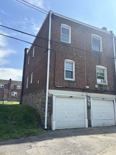 Building Photo - 339 E Essex Ave