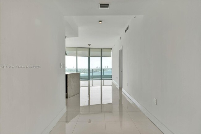 Building Photo - 900 Biscayne Blvd