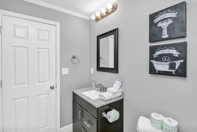 Building Photo - Walkable State Street Gem in the Heart of West Columbia