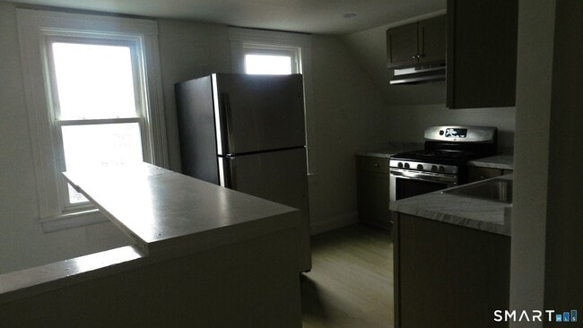 Building Photo - 1655 Iranistan Ave