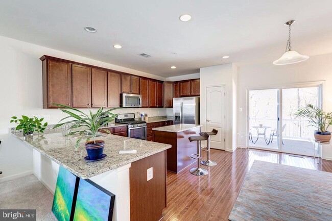 Building Photo - Gorgeous townhouse for rent