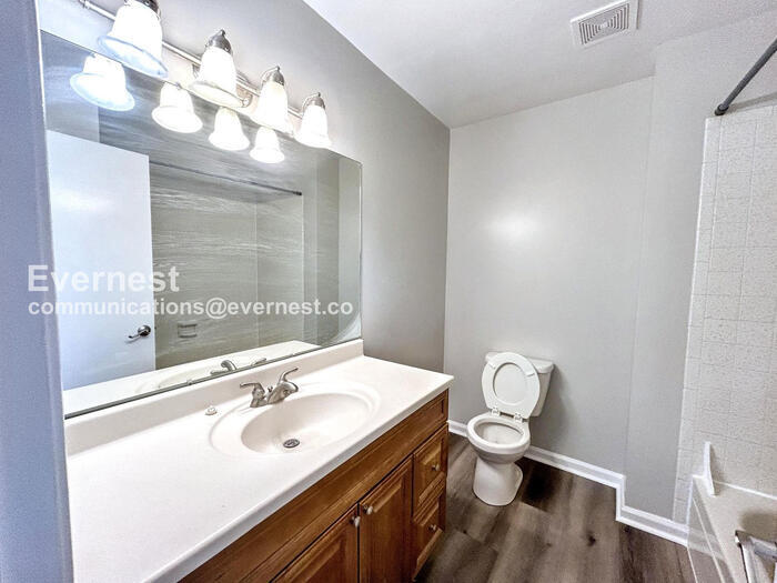 Building Photo - 2650 Cornwall Ct